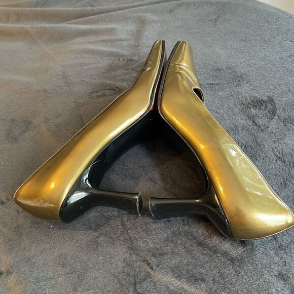 Stuart Weitzman Square Toe Metallic Gold Pumps - Picture 5 of 7